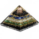 Pyramide Orgonite en r�sine et pierres naturelles
