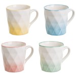 Lot de 4 mugs en c�ramique effet relief � 320 ml