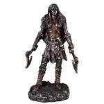 Guerri�re Viking aux doubles haches 15 cm